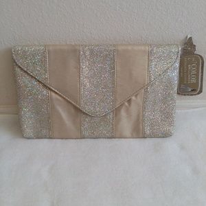 Color Brilliance: Estilista Clutch
